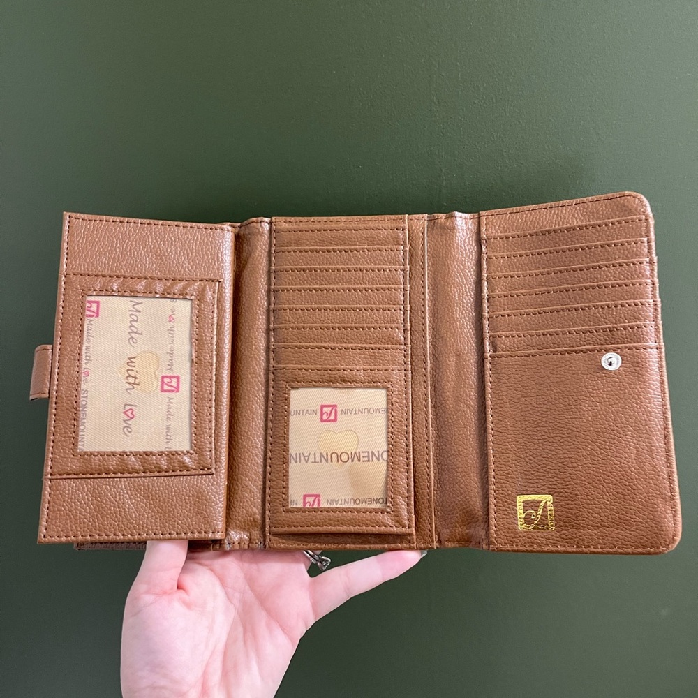 Stone Mountain Accessories Tan Wallet with Silver Accent - Picture 2 of 4